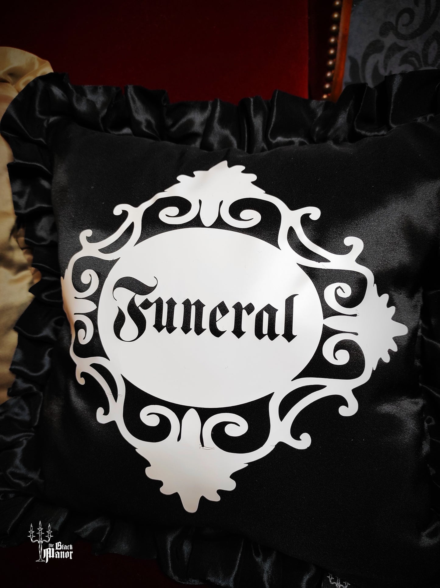 Coussin noir "Funeral"