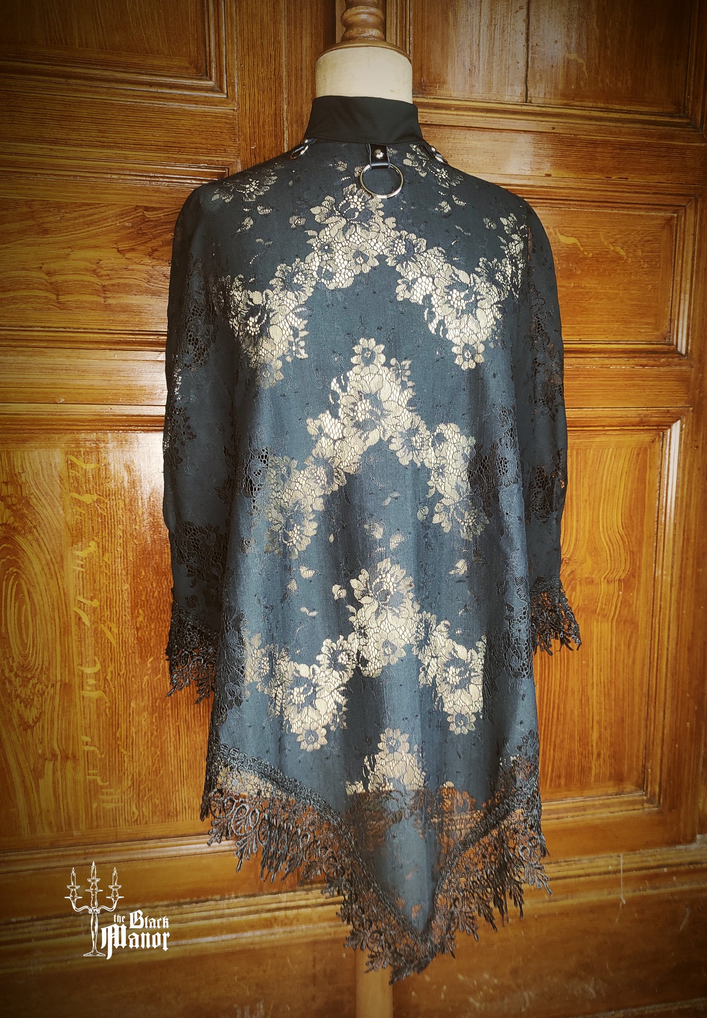 Poncho de encaje floral “Romantic Halo”