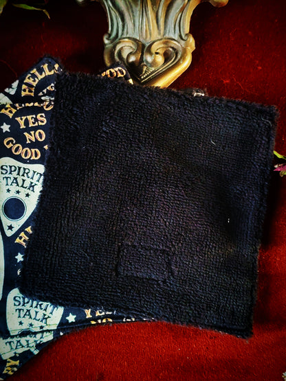 (4 pcs) Lingettes démaquillantes "Haunted Crypt"