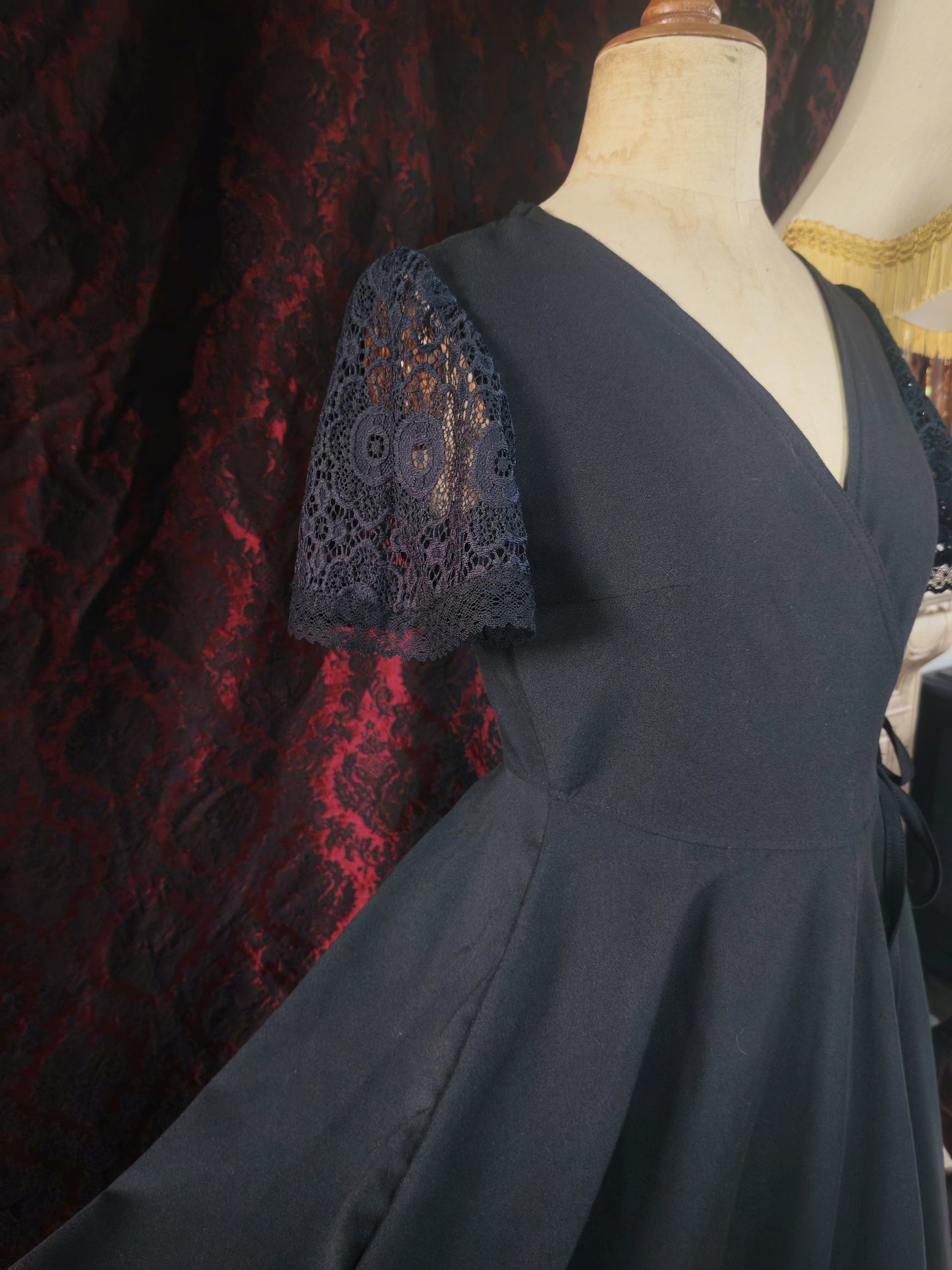 Robe "Eclosion noire" - Precommandes jusqu'au 21 juin