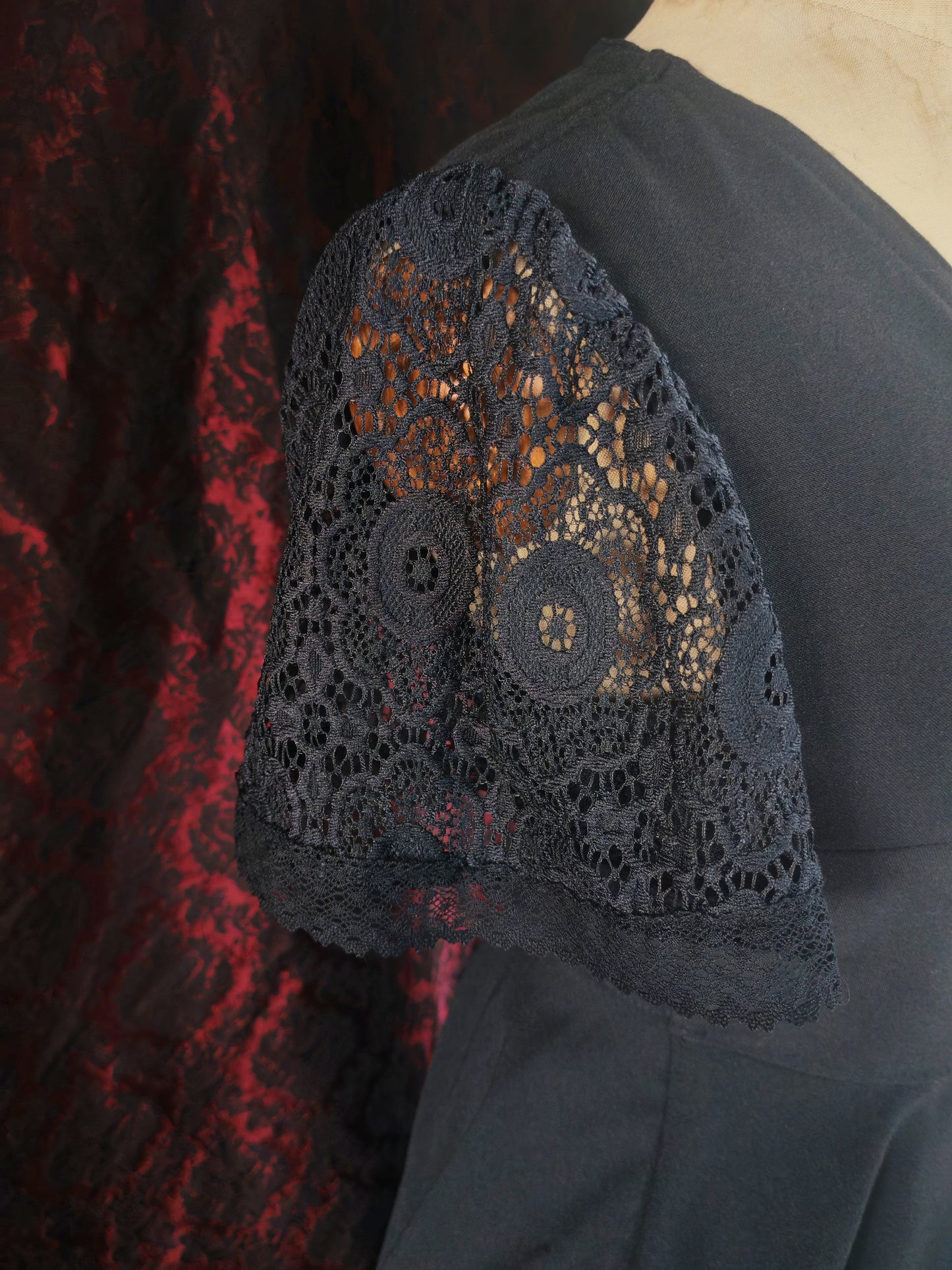 Robe "Eclosion noire" - Precommandes jusqu'au 21 juin