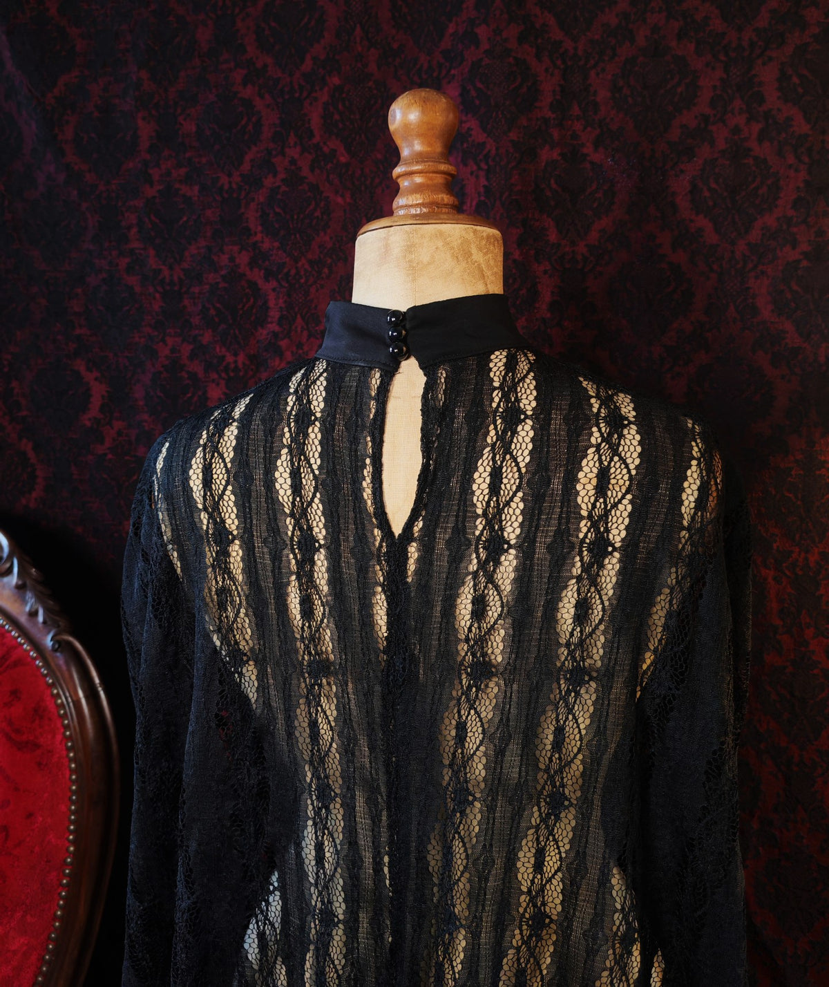 "Carmilla" lace poncho
