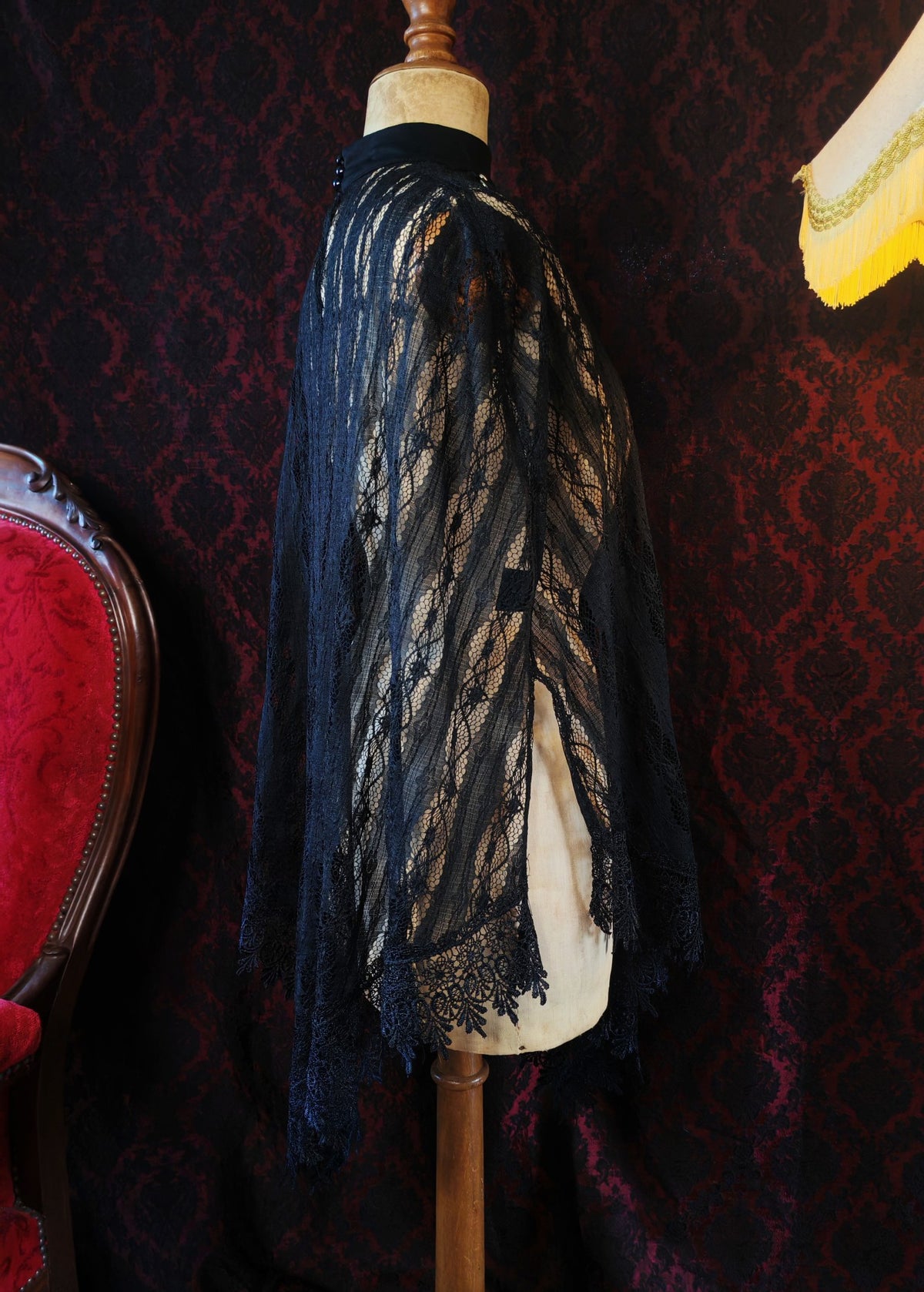 "Carmilla" lace poncho