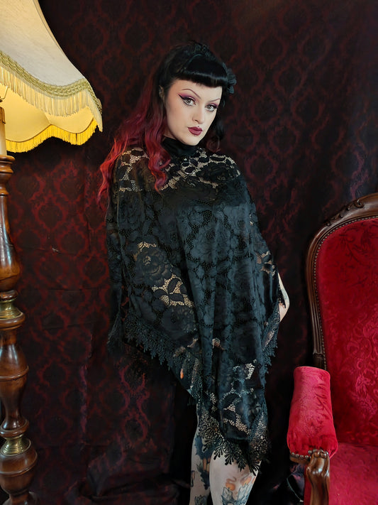 Poncho de encaje "Carmilla"