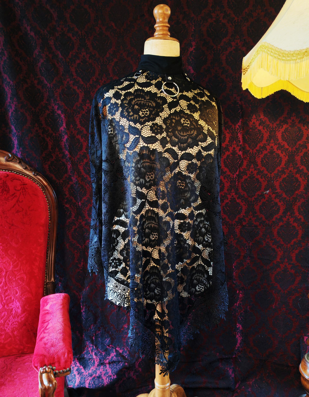 Poncho de encaje "Carmilla"