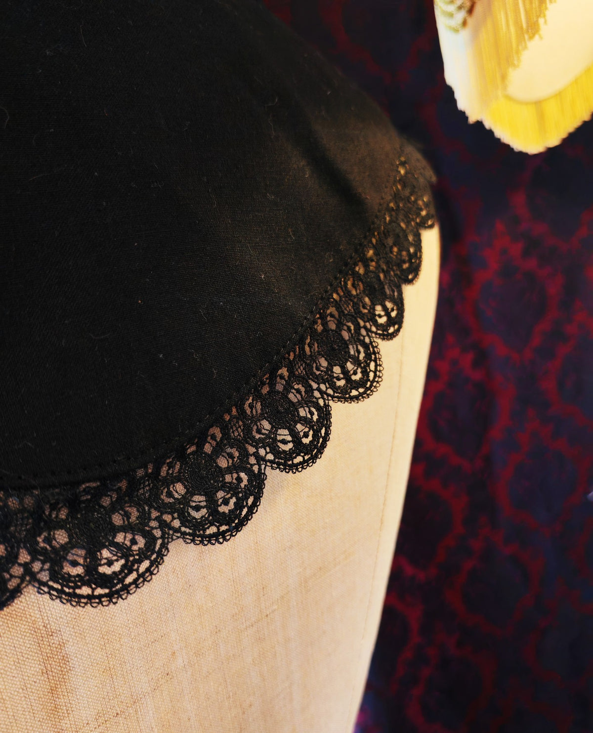 "Diablotine" collar