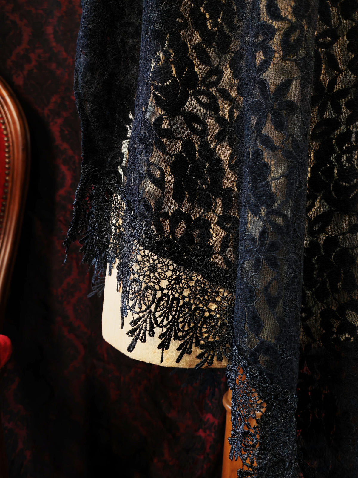 Poncho dentelle de velours "Carmilla" (en précommande jusqu'au 7 octobre)