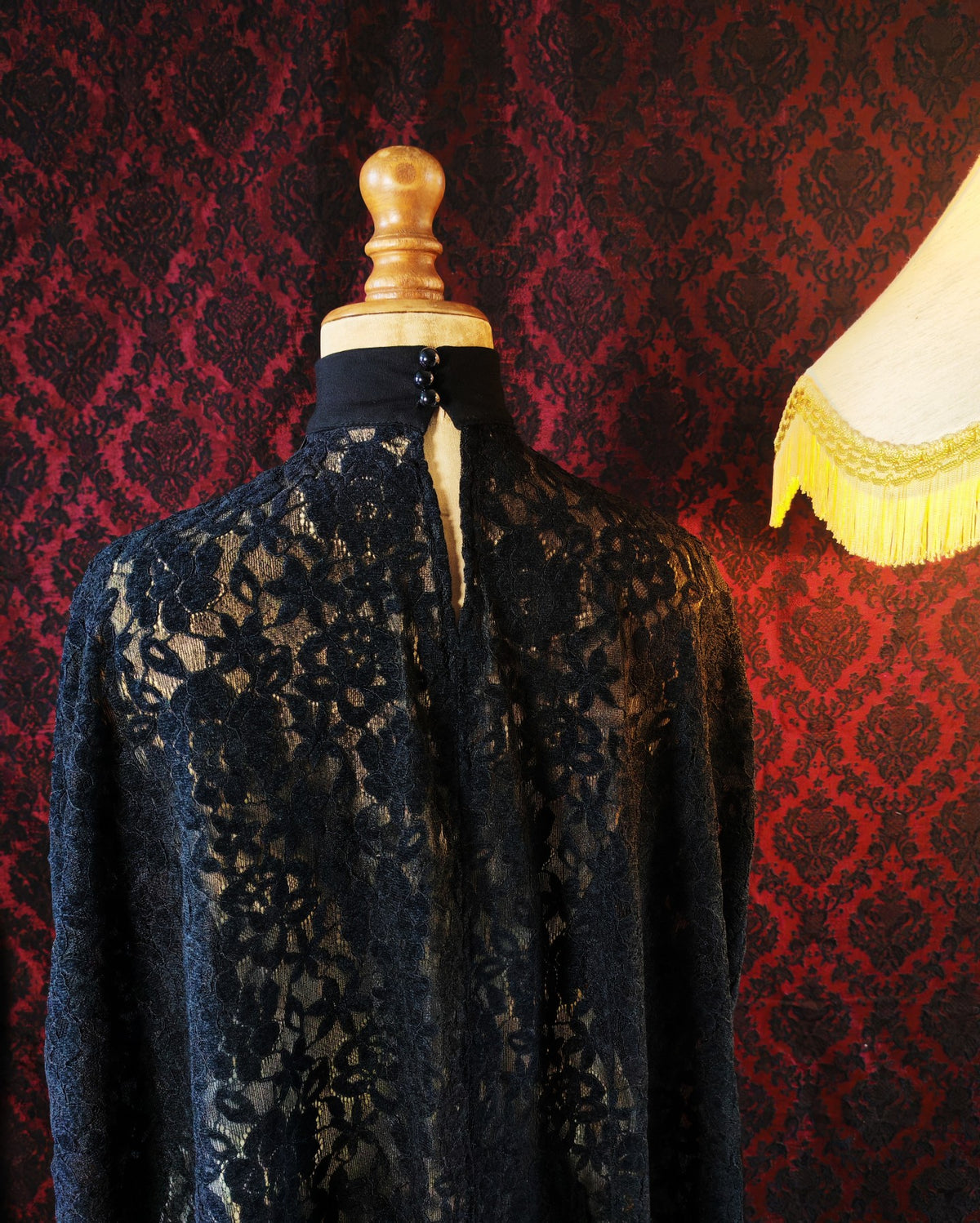 Poncho dentelle de velours "Carmilla" (en précommande jusqu'au 7 octobre)