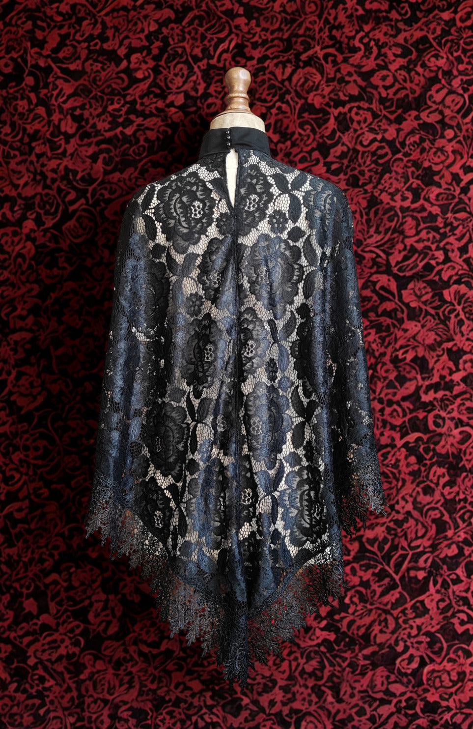 Poncho dentelle roses "Romantic Halo"